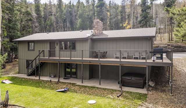 Hot Tub + Game Room: Peaceful Retreat in Evergreen in Evergreen