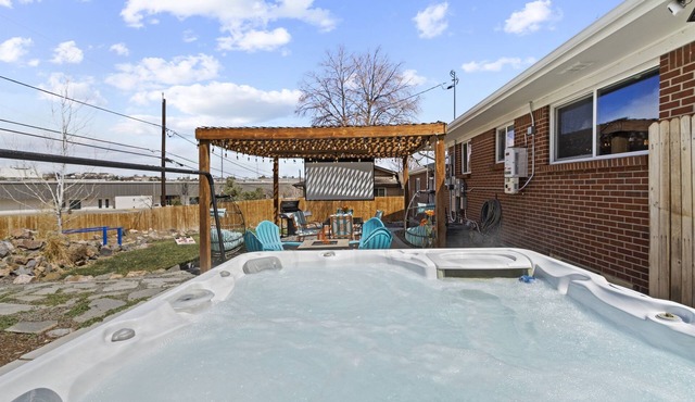 Hottub PS5 Arcade PoolTable Theater 420Friendly in Denver
