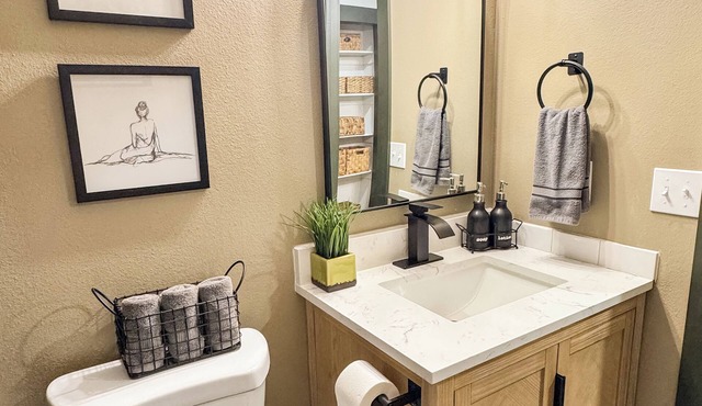 House of Olive Heart of NWA Family-Friendly 3BR Home Sleeps 6