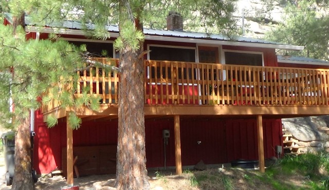 Immaculate Seashell River Cabin at Estes Park