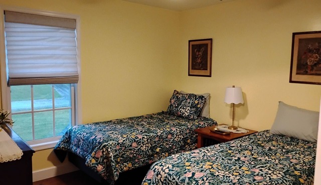 Jayne's Timeless Treasures 1- Bedroom Bed and Breakfast in charming Port Matilda
