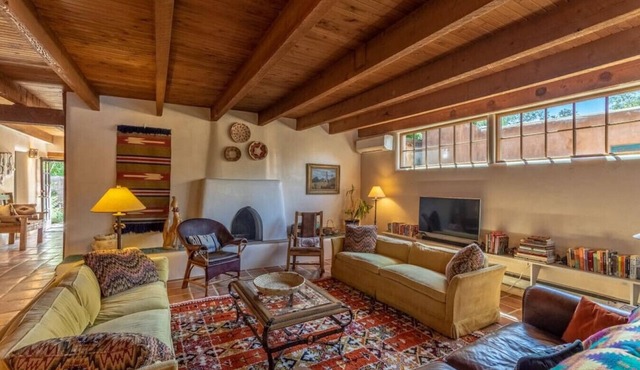 Jimenez Street · Historic Family-Friendly Adobe Home with Arcade Games & Hot Tub