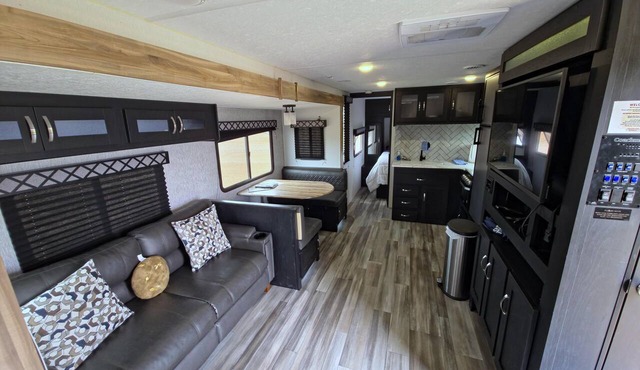 Jupiter Camper Suite - Family planet camper with bunk beds, sleeps six in Penrose