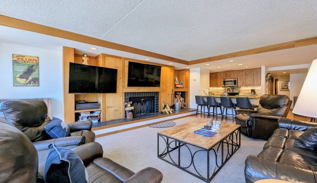 Keystone Lake Stay | King Beds + Summer Fun