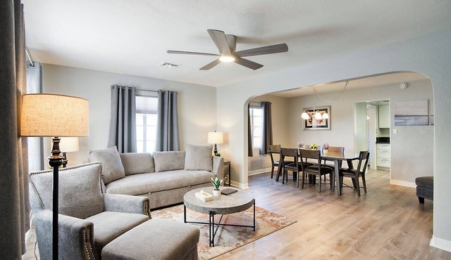 King Bed & Pet-Friendly: Cozy Phoenix Getaway in Phoenix