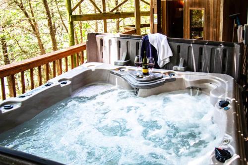 Lakefnt-Hot TubSauna, Beaver Lk