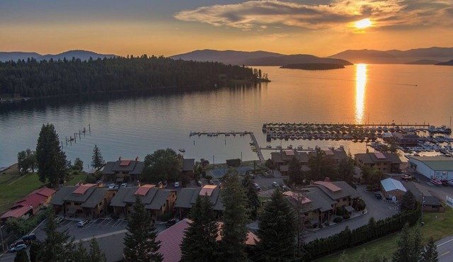 Lakefront - 2 Bedroom in Hope