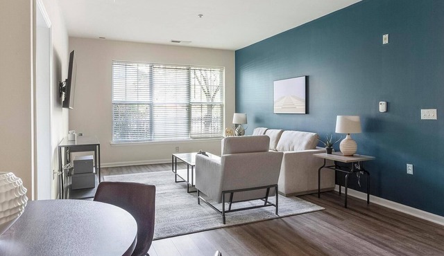 Landing | Beautiful 2BD, Gym, Clubhouse