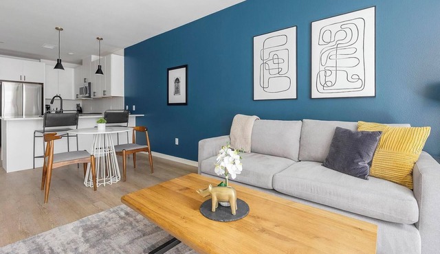 Landing | Modern 1BD, Rooftop Lounge, Gym in Denver
