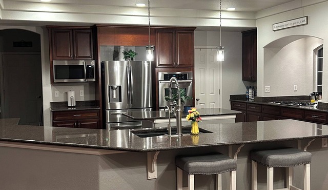 Large 3 bedroom house in delightful Falcon-WiFi, AC, fitness room, Mountain View