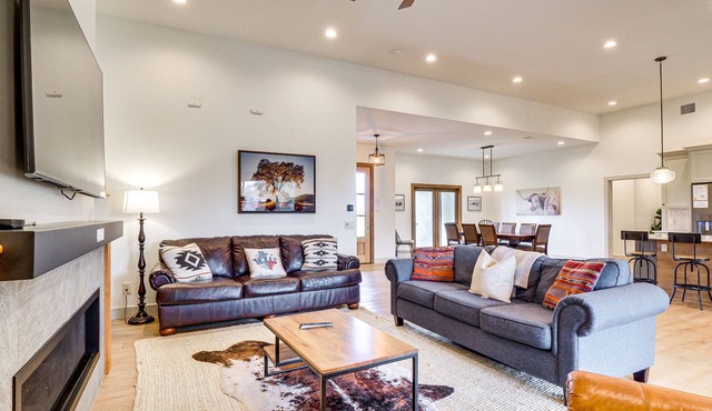 Large Group Getaway in Georgetown w/Private Pool! in Georgetown