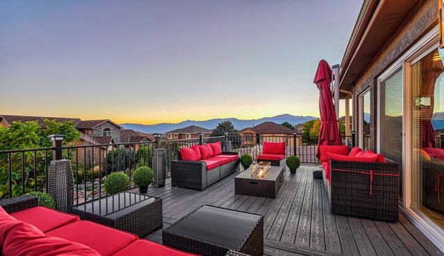 Large Home-Pikes Peak Views-High End-Pool Table