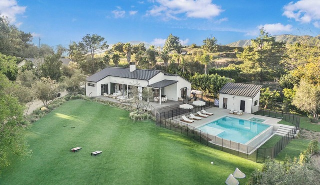 Lechusa - Secluded Creative Compound: Luxury 2-Acre Estate w/Studio & Pool