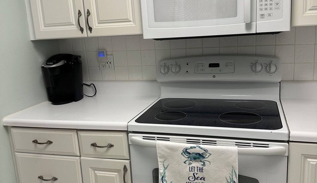 Light and bright one bedroom apartment right Across the bridge from the beach! in Fort Lauderdale