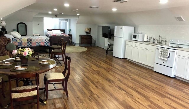 Light-Filled Loft in 1905 Belhaven Historic Home in Jackson