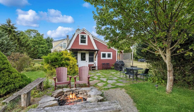 Little House at Saskadena with Fire Pit & Views