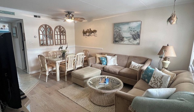 Location! 1/2 block to Cape May Beach! Pool, parking, grills, family friendly in Cape May