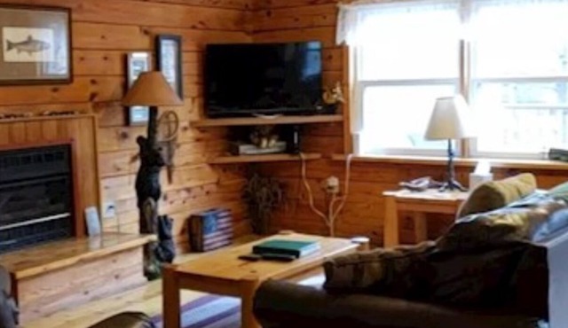 Log Cabin in Wooded Area Near Raystown Lake Boat Access in Huntingdon