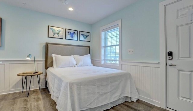 Loggerhead Inn & Suites - Queen Room in hotel in Surf City, North Carolina in Surf City