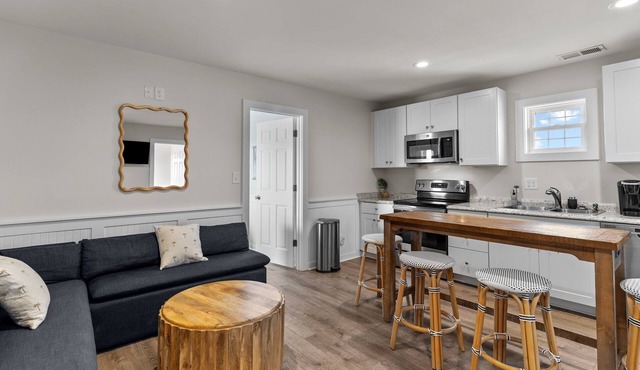Loggerhead Inn & Suites - Two King Cottage in hotel in Surf City, North Carolina in Surf City