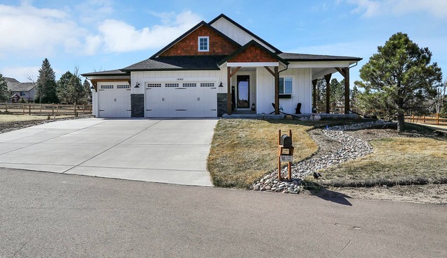 Looking for a place to stay in Northgate area? in Colorado Springs