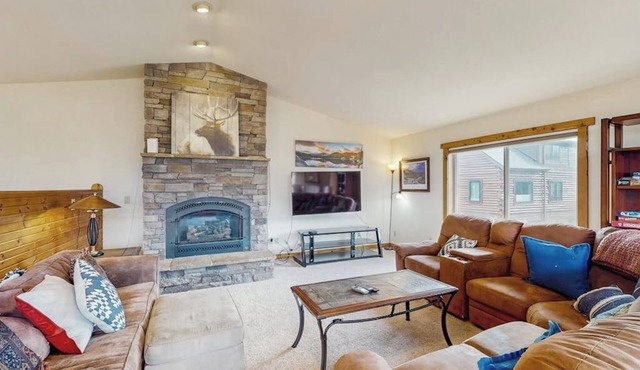 Lovely Home W/Private Hot Tub, Mtn Views & Free WiFi - Close to Keystone Skiing