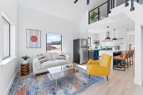 Luxe Desert Tiny Home Glamping - Near Grand Canyon South Rim in Valle