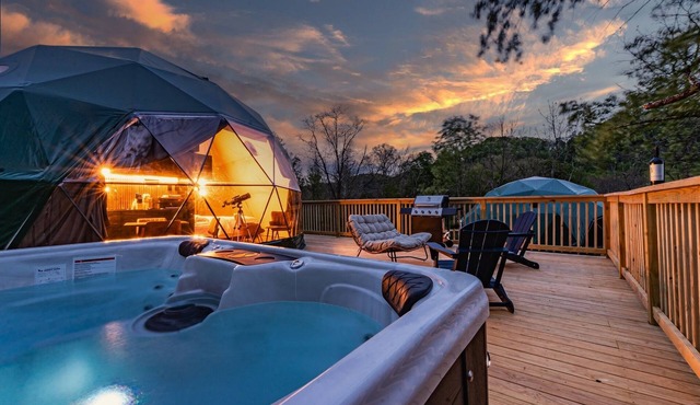 🏕️ Luxe Geodesic Dome Hot Tub & Starlink 5 Min to Hatfield-McCoy in Bluefield