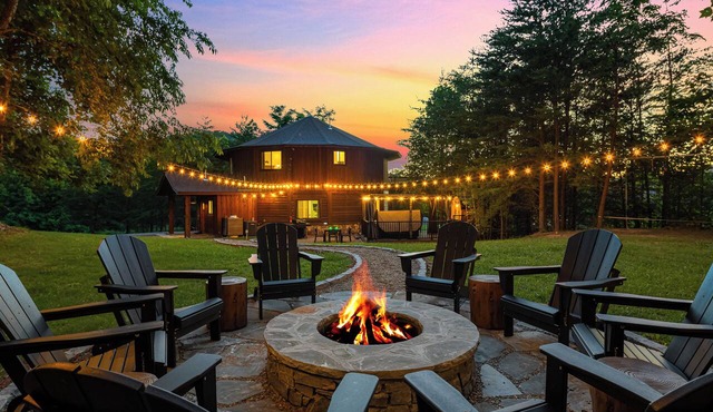 Luxury Asheville Retreat — Hot Tub Barrel Sauna Mountain Views Fire Pit