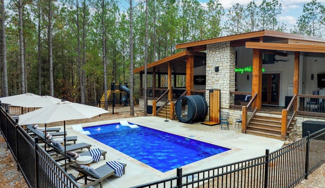 Luxury Broken Bow Cabin | Private Pool, Pickleball & Mini Golf | Sleeps 16