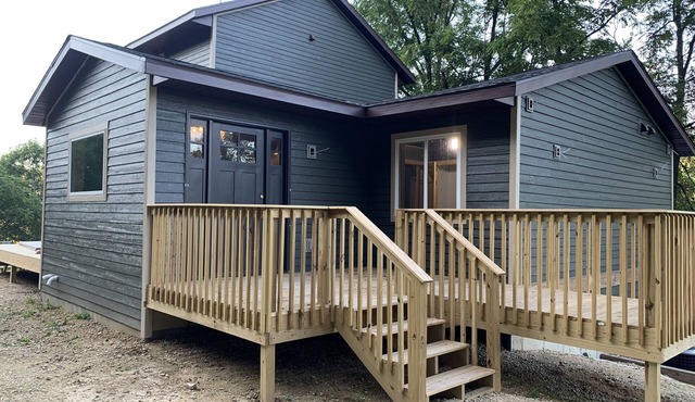 Luxury Custom Built Cabin in Ettrick