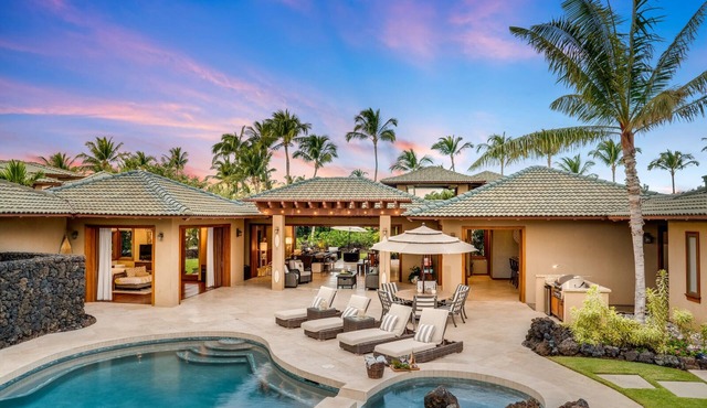 Luxury Hawaiian Retreat - Beach Club, Pool/Spa, Gazebo, Golf Cart & E-Bikes