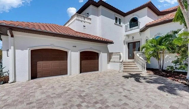Luxury Waterfront Paradise in Apollo Beach in Apollo Beach