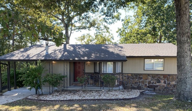 Magnolia manor entire house - 3 bdrm-Beaver Lake, AR