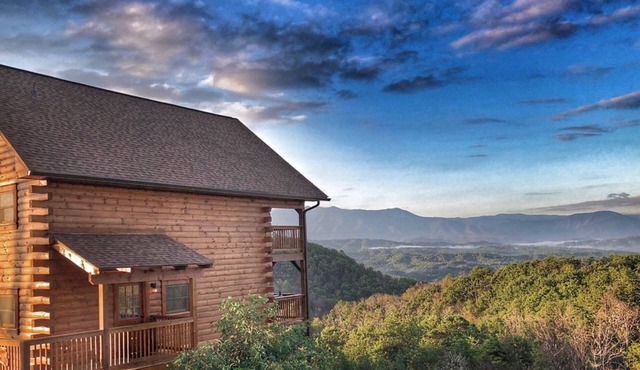 MAJESTIC MTN views! 2BR2BA 12 min to PWY HotTub GAME ROOM! Fast internet!