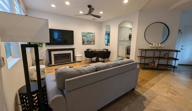 Modern 1-bedroom apartment in quiet neighborhood in charming Encinitas