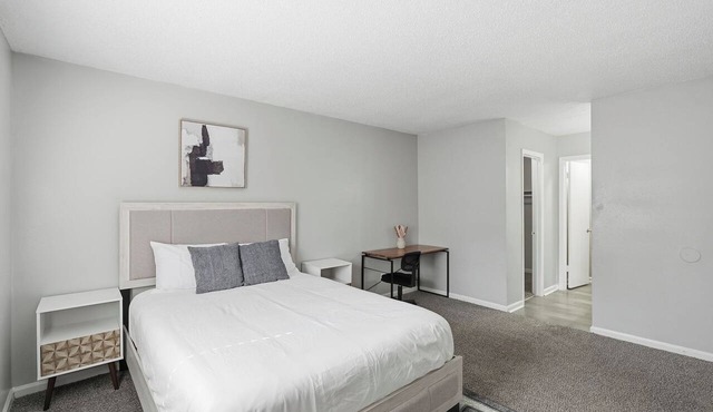 Modern 2BR Retreat Near Stone Mountain in Stone Mountain