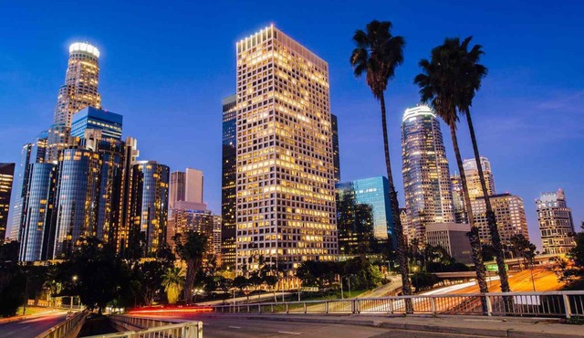 Modern 3BR LA Home near Downtown LA, Perfect for Families and Large Groups