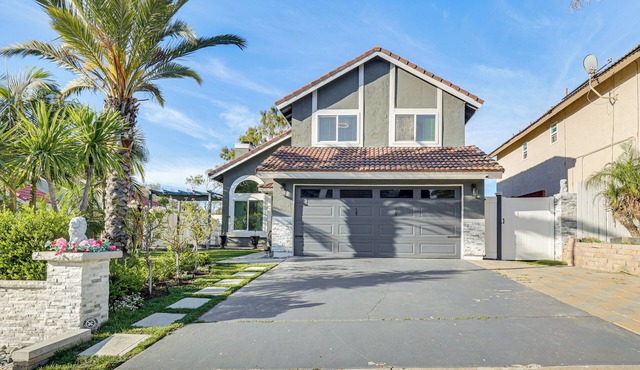 Modern Oceanside Living! Family Home w/Workspace