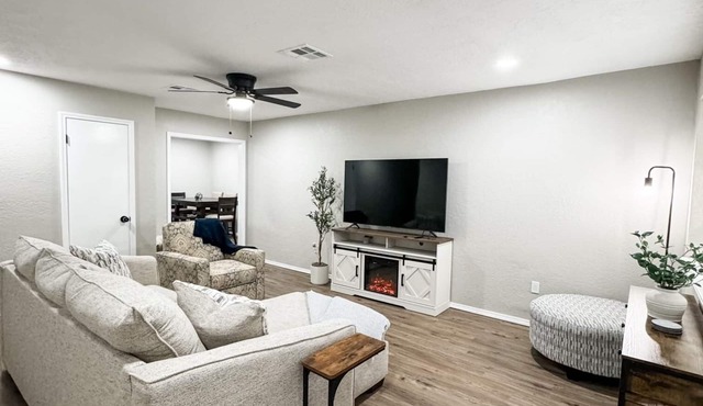 Moonlight Mountains: New/Remodeled, Clean 4BR Home Near Fort Sill, Wichita Mts in Cache