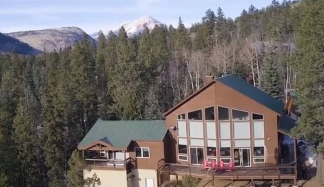 Mountain Lodge - Two Master Suites, new Hot Tub, Pets, only a mile to Ski Area in Durango