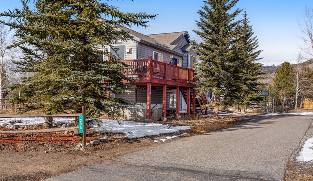 Mountain view home with private hot tub, fireplace, charming interior & deck