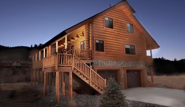 New Build - South Fork Retreat with river view! 5 BR for 14!