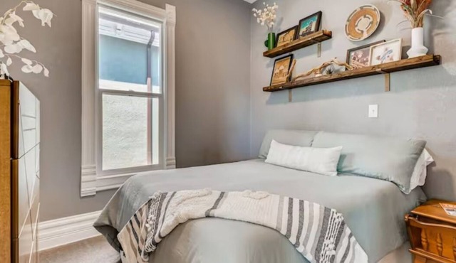 New! Cheerful 3-bedroom home walk to Empower Field