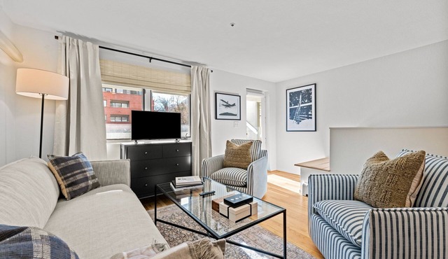 New Listing! Executive Rental - Steps to Vibrant Pearl Street Mall