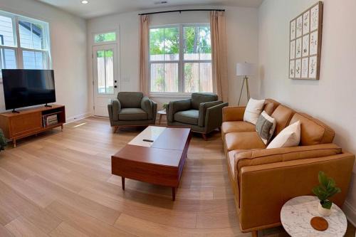New - Luxe Townhome - North Raleigh