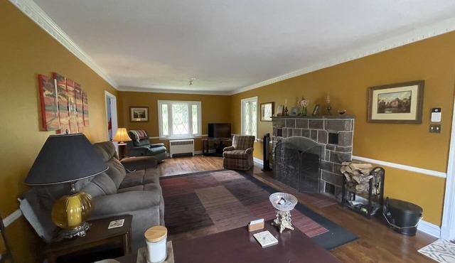 NEW~Warm, Modern 3BR Lodge/Cabin w/Wood-Burn Fireplace