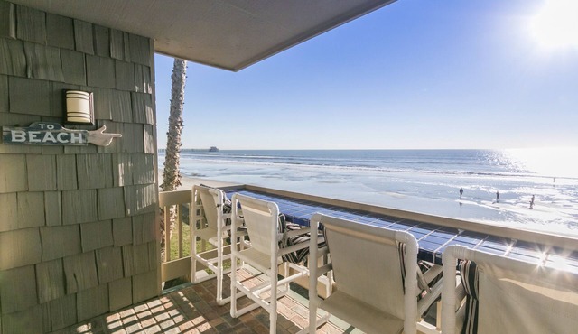 NEWLY REMODELED INSIDE AND OUT - TAMI'S OCEANSIDE BEACHFRONT COTTAGE in Oceanside