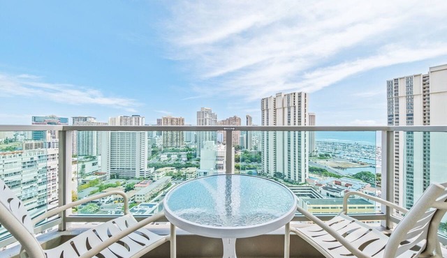 Newly Renovated Ocean with Queen Bed
