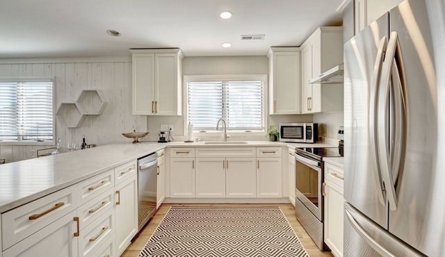 Newly updated 3 bedroom ocean view townhome. Sleeps 7.